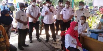 Sekda Deli Serdang Tinjau Vaksinasi Polri di Pantai Labu