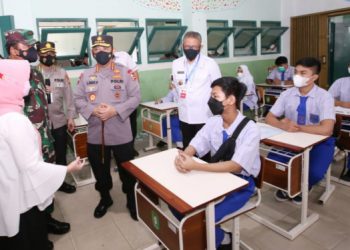 Tinjau Serbuan Vaksinasi di Kalbar, Kapolri Tekankan Penguatan Prokes dan Percepatan Vaksinasi