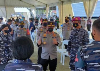 TNI AL dan Polri Gelar Serbuan Vaksinasi Kepada Masyarakat Papua