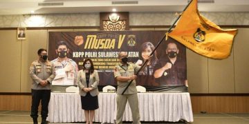 Bantu Warga Terdampak Covid-19, KBPP Polri Sulsel Vaksinasi Massal dan Bagikan Paket Sembako