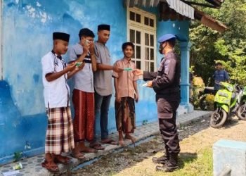 Brimob Jabar Beri Himbauan Prokes Kepada Anak – Anak Talun