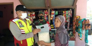 Polres Ciko Berikan Solusi Ditengah Pandemi Covid-19 Dengan Bansos Beras Kepada Warga