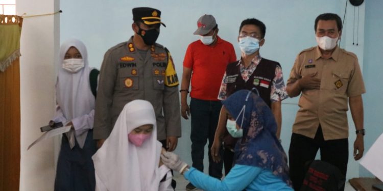 Target 16000 Vaksinasi Perhari, Polri Pantau Pelaksanaan Gerai Vaksinasi Merdeka Dimasa PPKM