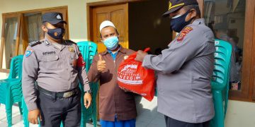 Tokoh Agama Dan Warga Kecamatan Paseh Menerima Baksos Akabri Angkatan 1996 Dimasa PPKM