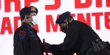 Irjen Anang Sematkan Langsung Gelar Kehormatan Brimob kepada Menhan Prabowo