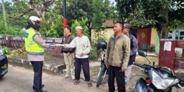 Gelar Operasi Zebra Krakatau 2021, Sat Lantas Polres Lampung Tengah Bagikan Masker