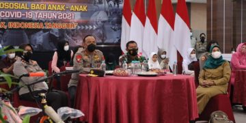 Kapolda Kalteng Beri Dukungan Psikososial Kepada 70 Anak Yatim Piatu Terdampak Covid-19