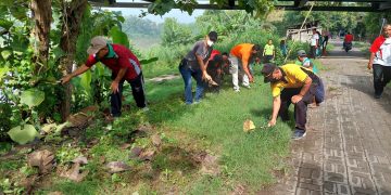 Kerja Bakti dan Sosialisasi Bencana Alam di Musim Hujan