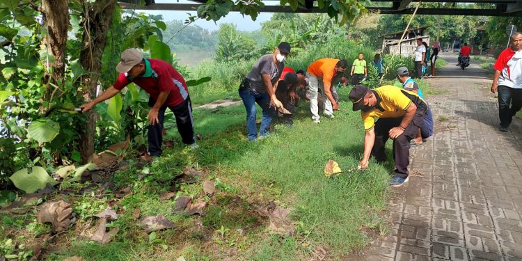Kerja Bakti dan Sosialisasi Bencana Alam di Musim Hujan