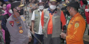 Gunung Semeru Erupsi, Kapolri Listyo: Perlu Jalur Transportasi Baru untuk Percepatan Penanganan Pasca Bencana