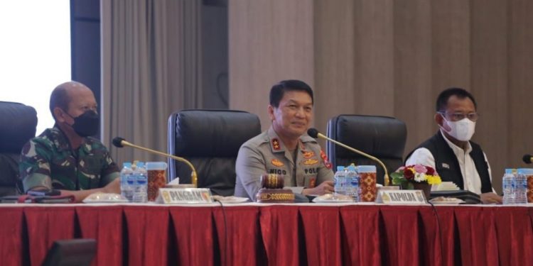 Jelang Nataru, Kapolda Bersama Forkopimda Jawa Timur Gelar Rapat Koordinasi Operasi Lilin Semeru 2021