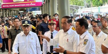 Jokowi Tiba di Stasiun Pasar Senen, Siap Pantau Arus Mudik! Sumber Detik.