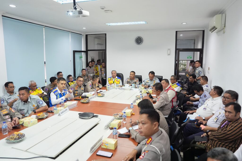 Kakorlantas Polri Lakukan Pengecekan Kesiapan Jalur Tol untuk Operasi Lilin 2024