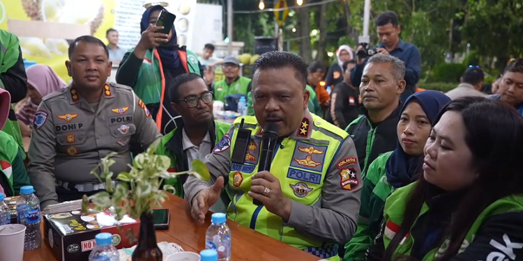 Kakorlantas Polri Kunjungi Warkop Ojol Kamtibmas Surabaya, Perkuat Silaturahmi dengan Driver Online